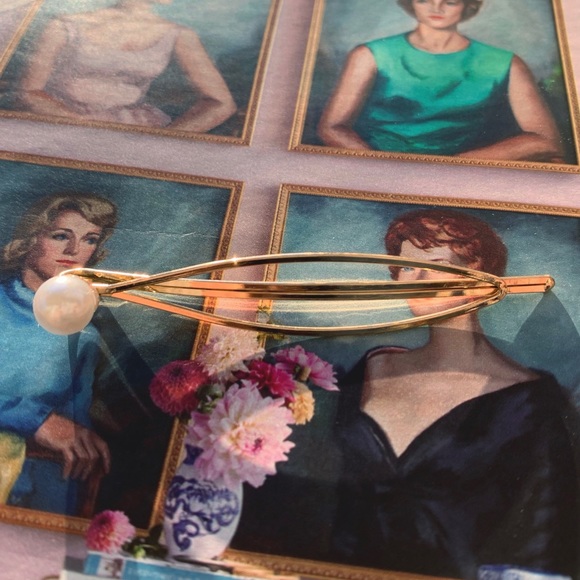 Accessories - Gold Hair Pin With Pearl Accent